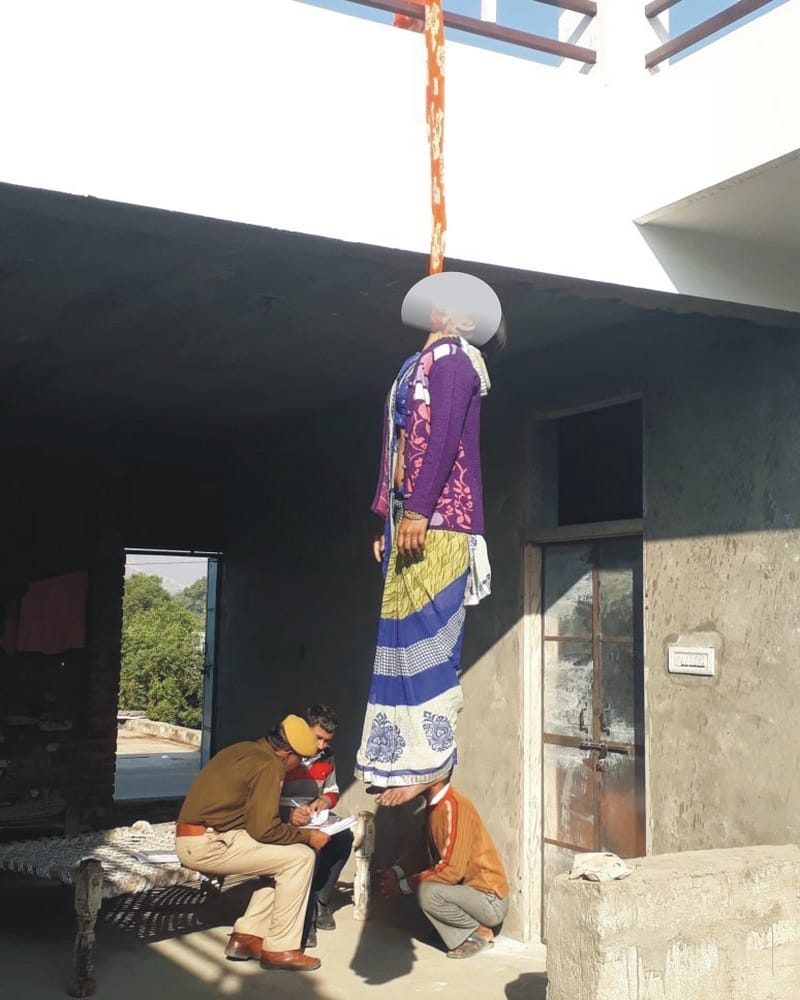  NSG commando's wife committed sucide hangs herself in jaipur