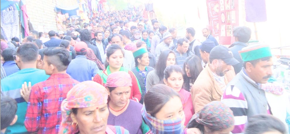 तीसरे रविवार को मेला मैदान में उमड़ी हजारों की भीड़
