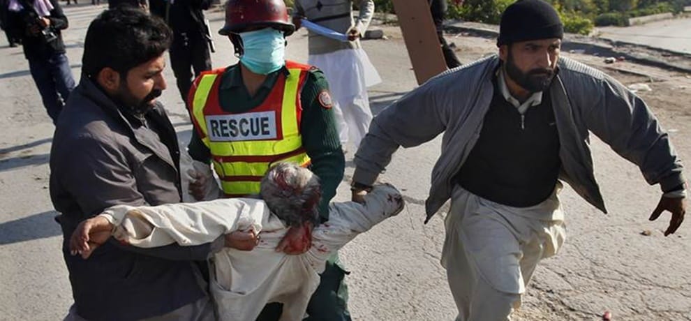 Pakistan police cracks down on hardliners in islamabad 10 killed more than 250 injured