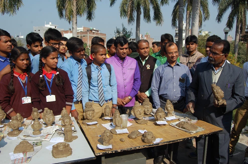 क्ले आउट प्रदर्शनी की खबर 1