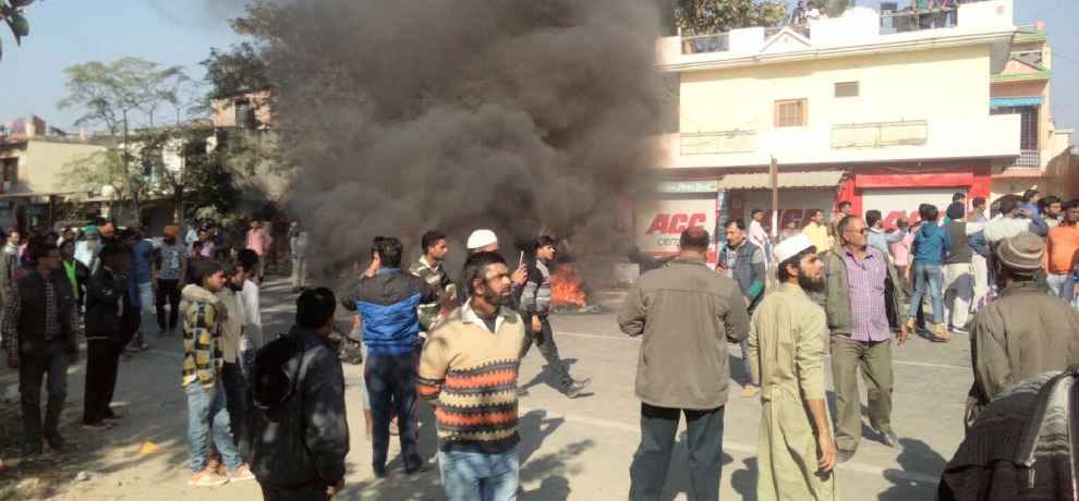 himachal Sirmour violence and traffic jam on highway after girl dead body found in gorge