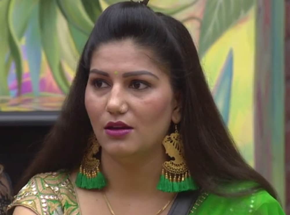 after eviction from bigg boss Sapna Chaudhary performed stage dance show in faridabad
