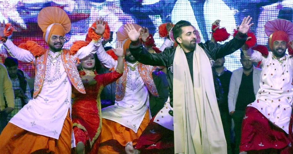 chandigarh carnival second day big perfomances won city heart