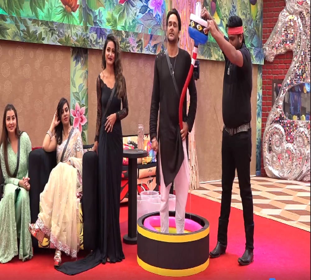 puneesh, vikas and akash performing cold treatment task in bigg boss house