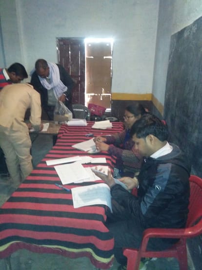voting is going on in mathura for municipal polls 