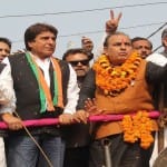 सहारनपुर में रोड शो करते राज बब्बर