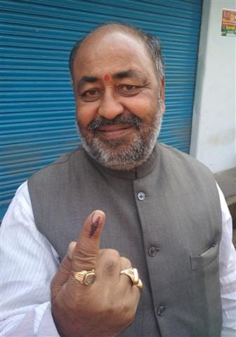 Nigam Sanjeev Raja's vote, Mujahid's premises missing
