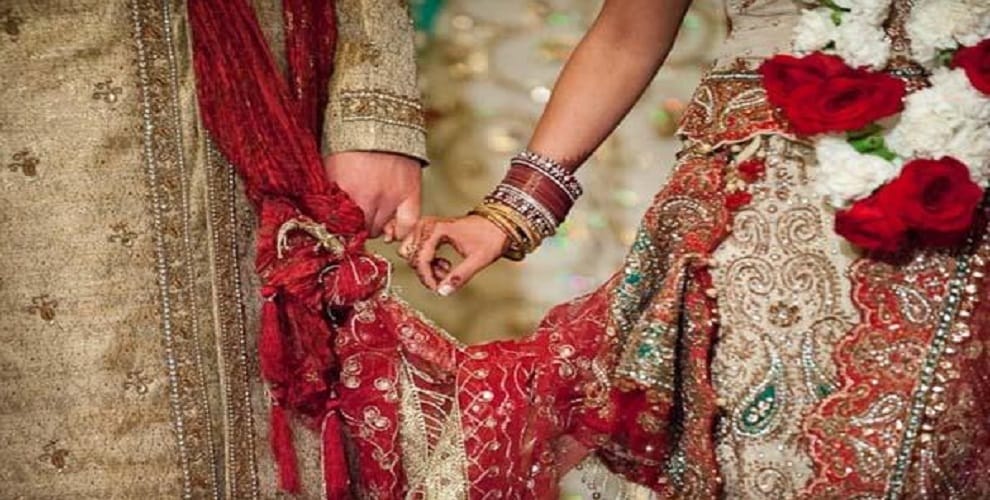 पाक गोलाबारी के चलते बीच रास्तें घंटों फंसी रही ढोली लेकर लोट रही बारात