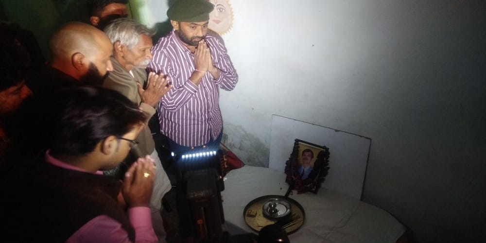 karni sena visits chetan saini-s house demands cbi probe and compensation 