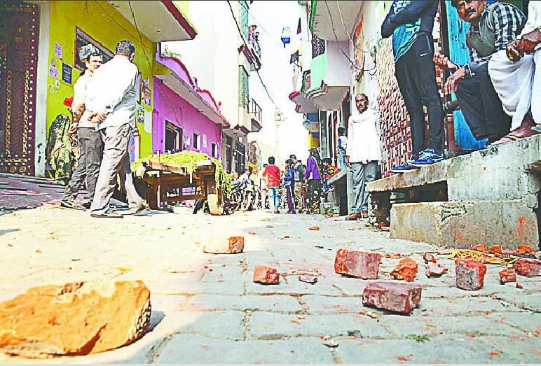 communal tension in saharanpur after money dispute