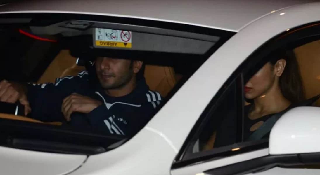  Ranveer Singh And Deepika Padukone Go on Dinner Date