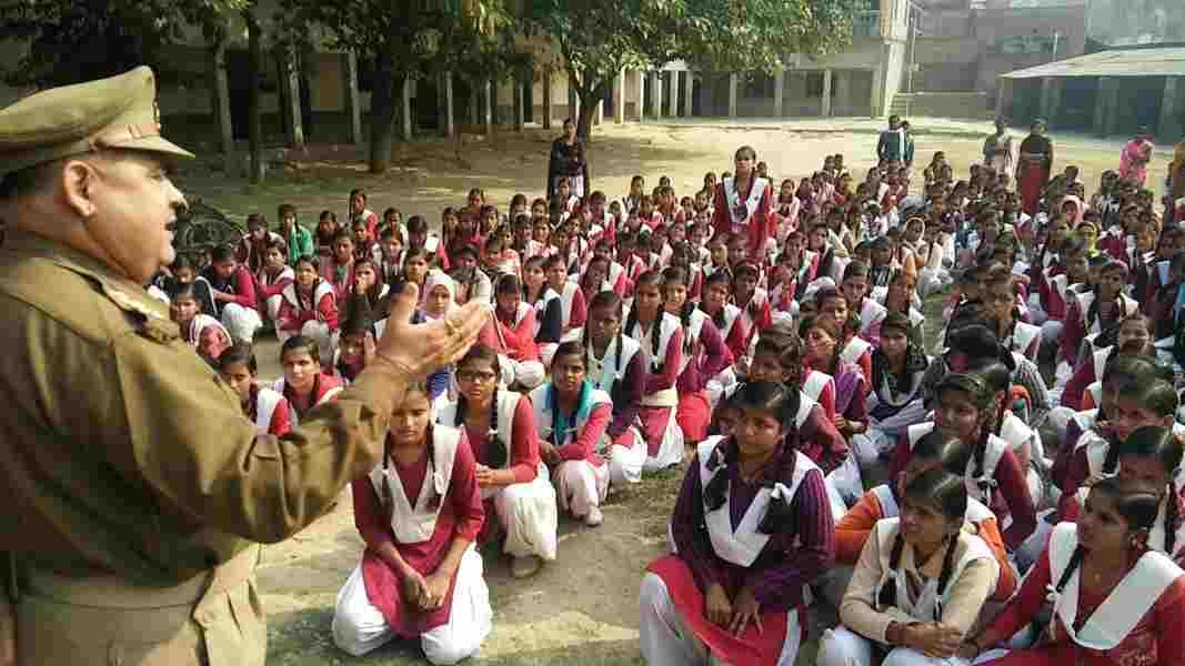 girl student protest for archna murder in ghazipur