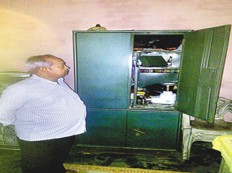 Thieves crossed two lakhs worth of goods from a closed house