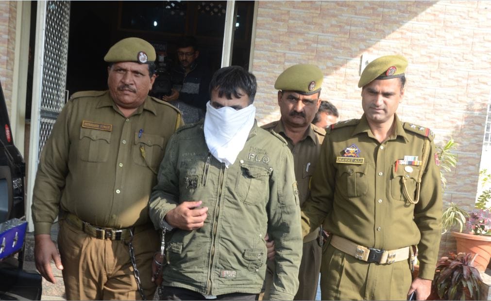 jammu police arrested a Military person with 40 crore rupees drugs