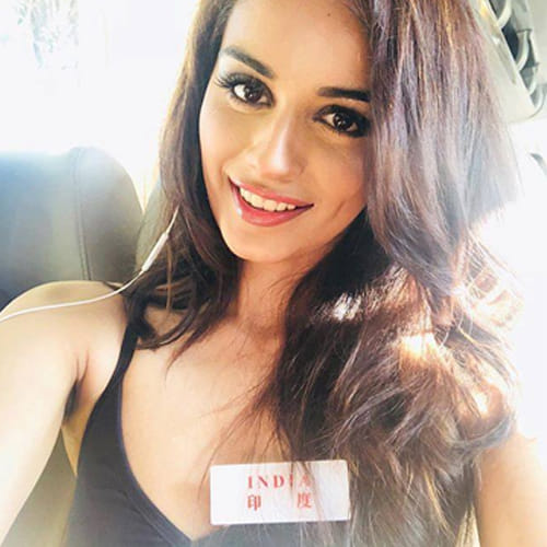 Miss world 2017 manushi chhillar reaches siddhivinayak temple and pay worship to bappa