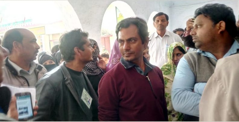 Nawazuddin engaged in the line for voting