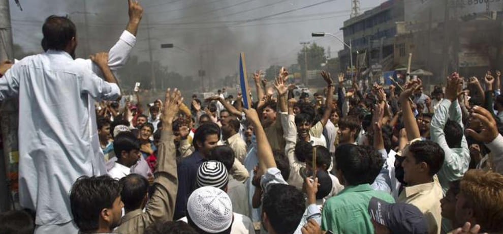 after protest by Islamist in Pakistan their law minister zahid hamid resigned from his post