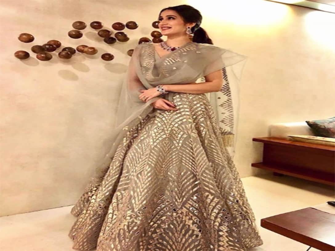 zaheer khan shagarika ghatge grand reception party 