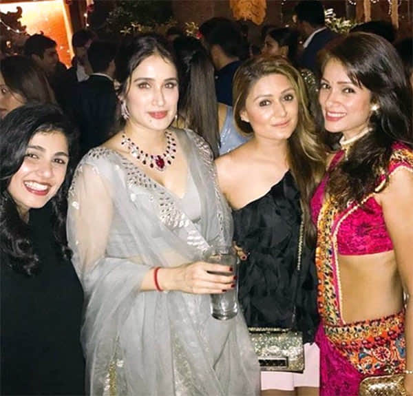 zaheer khan shagarika ghatge grand reception party 