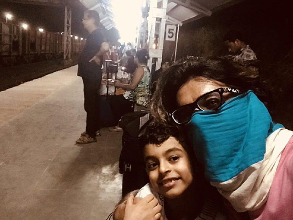 Sunil Grover Hiding His Face While Travelling With Indian Railways