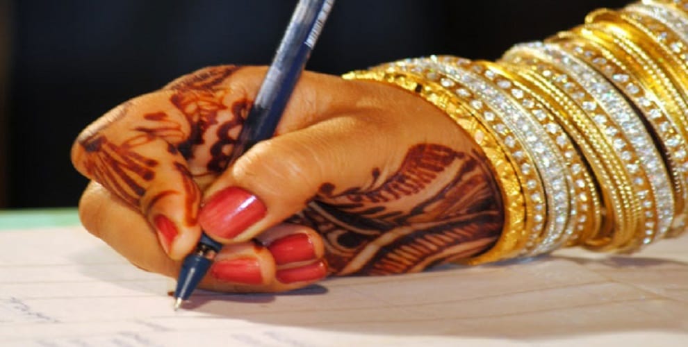 Lover couple got married in court in Maharajganj