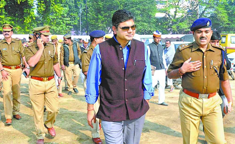 Three lakh voters will choose city government