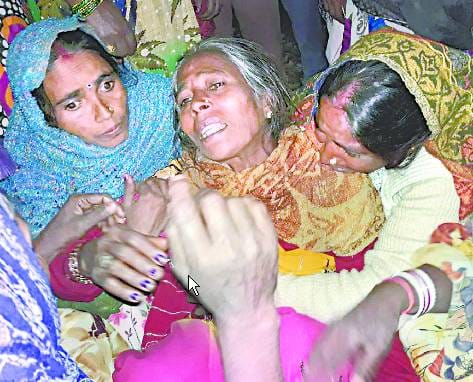 ट्रक से कुचलकर युवक की मौत