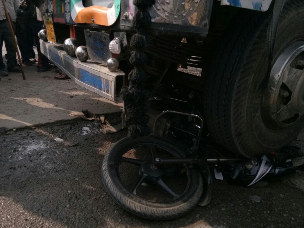 two youth died in road accident in varanasi