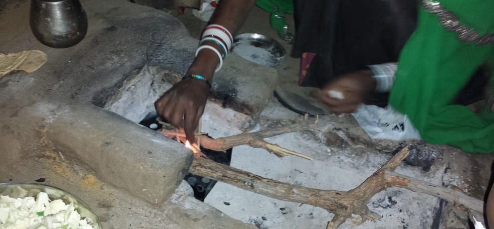 six people died when they were cooking on fireplace