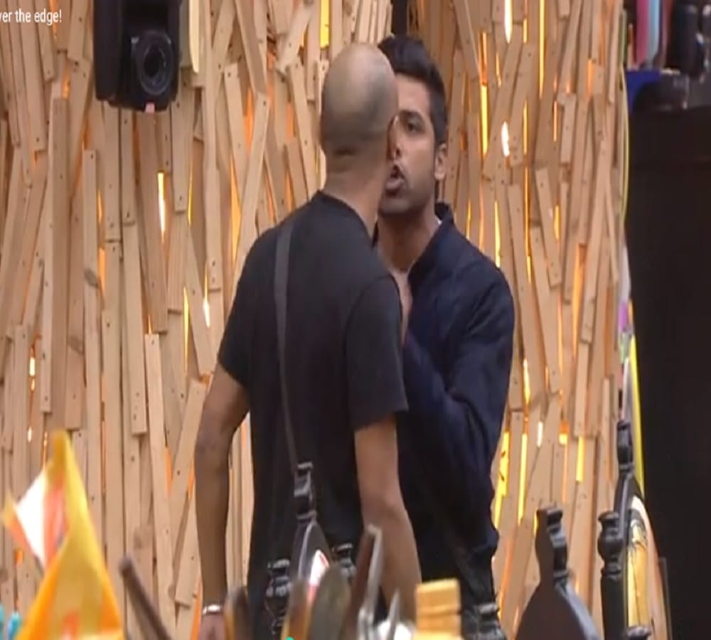 puneesh sharma throws slippers on akash in bigg boss 11