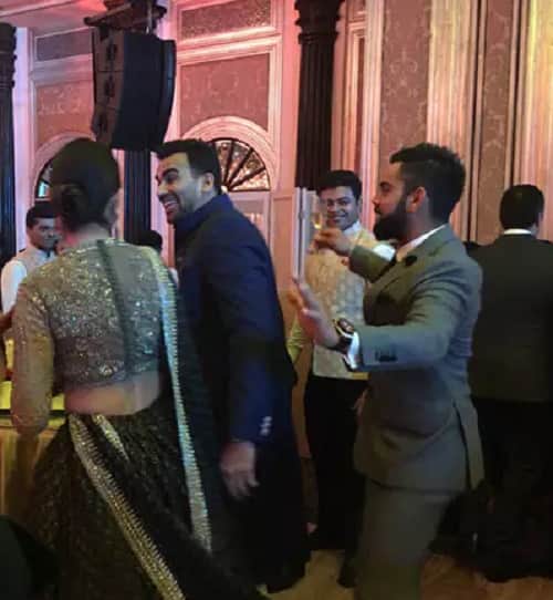 virat kohli anushka sharma viral dance video at zaheer sagarika reception
