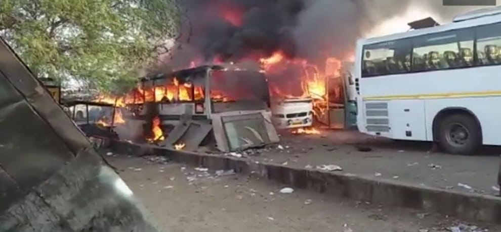 Delhi: five buses parked in Timarpur Police Station parking area caught fire