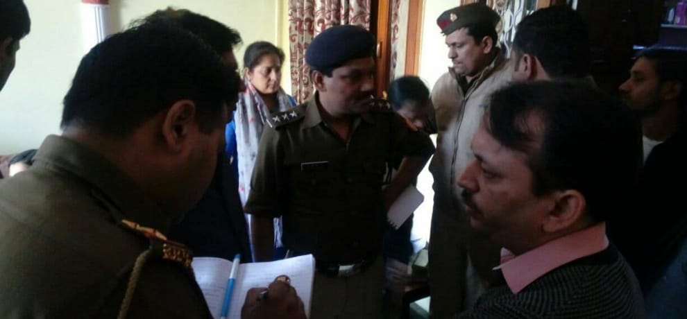 robbery in doctor's home at ghaziabad vasundhara