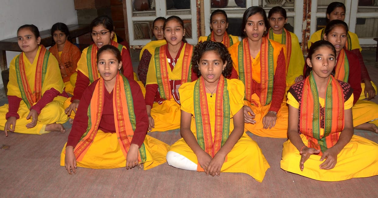 Non brahmin girls reading vedas in Kashi