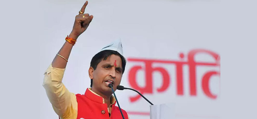 non bailable warrant against kumar vishwas.