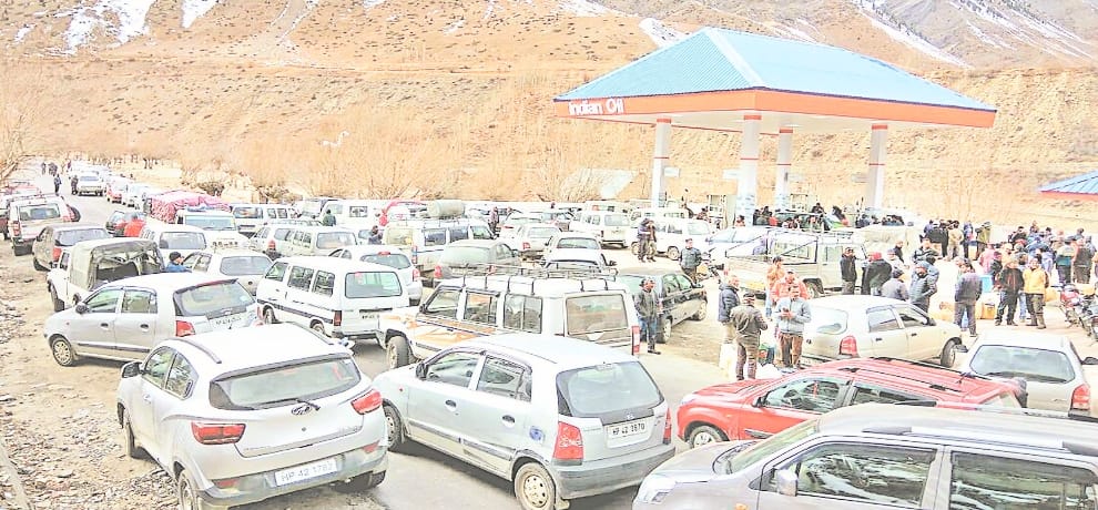 diesel petrol shortage in lahaul spiti due to snowfall