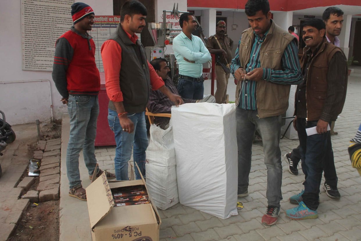 नकली गुटका बनाने की फैक्ट्री पकड़ी