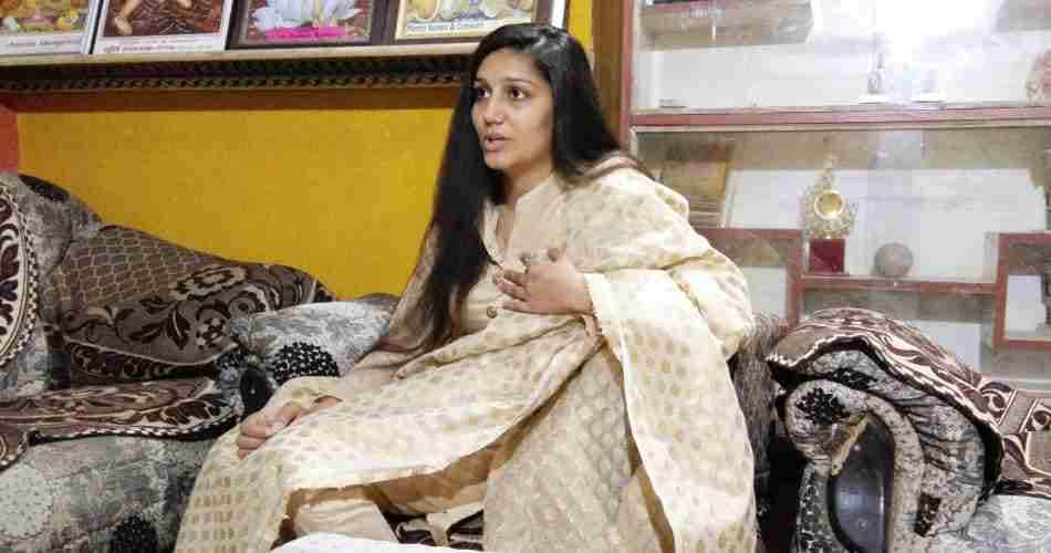 sapna chaudhary cried in between show in jhajjar Dighal gaushala