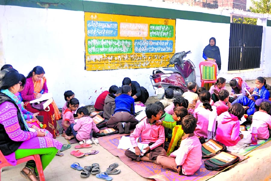teachers take class on road in bahraich.