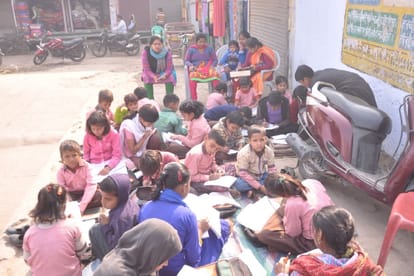teachers take class on road in bahraich.