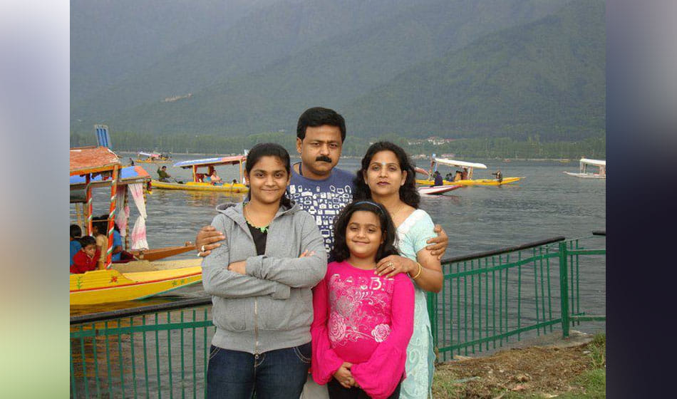 btech student shubhi agrawal commits suicide in her rented flat in ghaziabad, no suicide note found