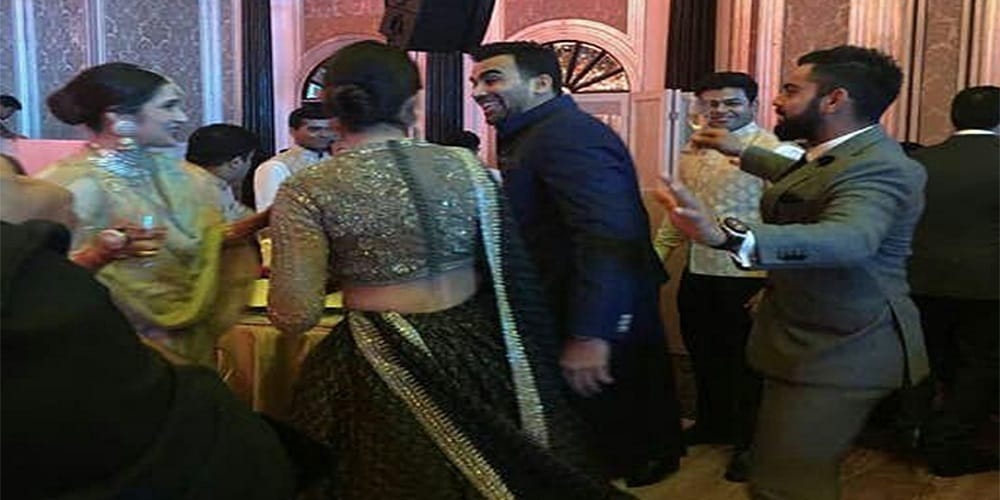 Virat and Anushka dancing at Zaheer-Sagarika Grand Reception