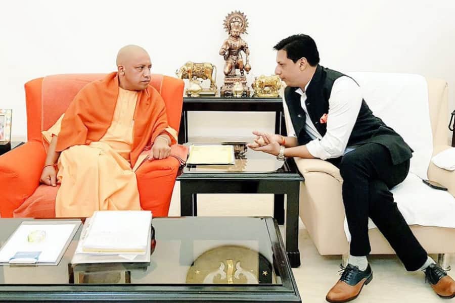 madhur bhandarkar meets chief minister yogi adityanath.