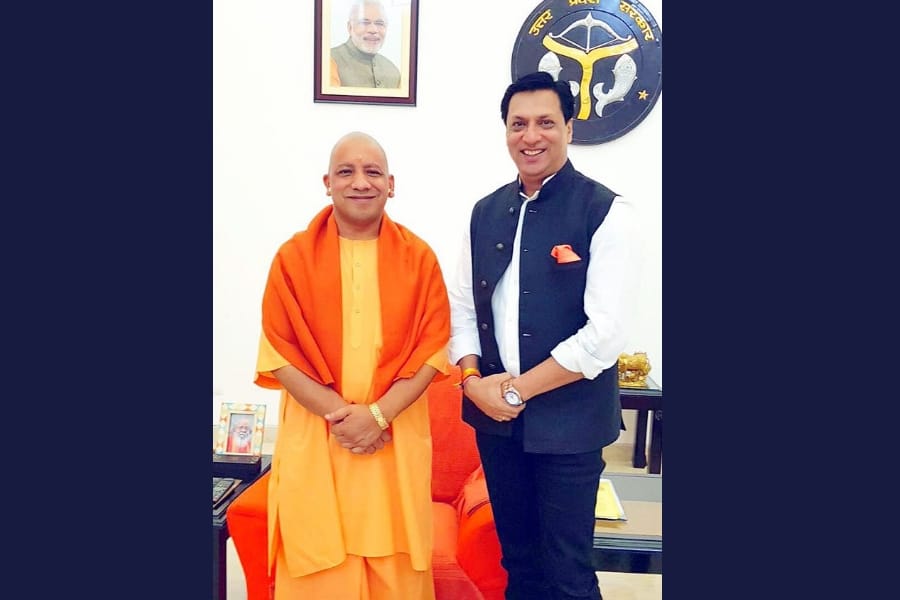 madhur bhandarkar meets chief minister yogi adityanath.