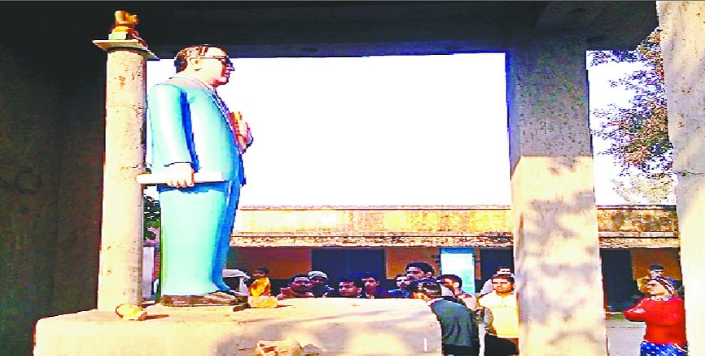 Gautam Buddha and Ambedkar broken the statues dalits raised chaos