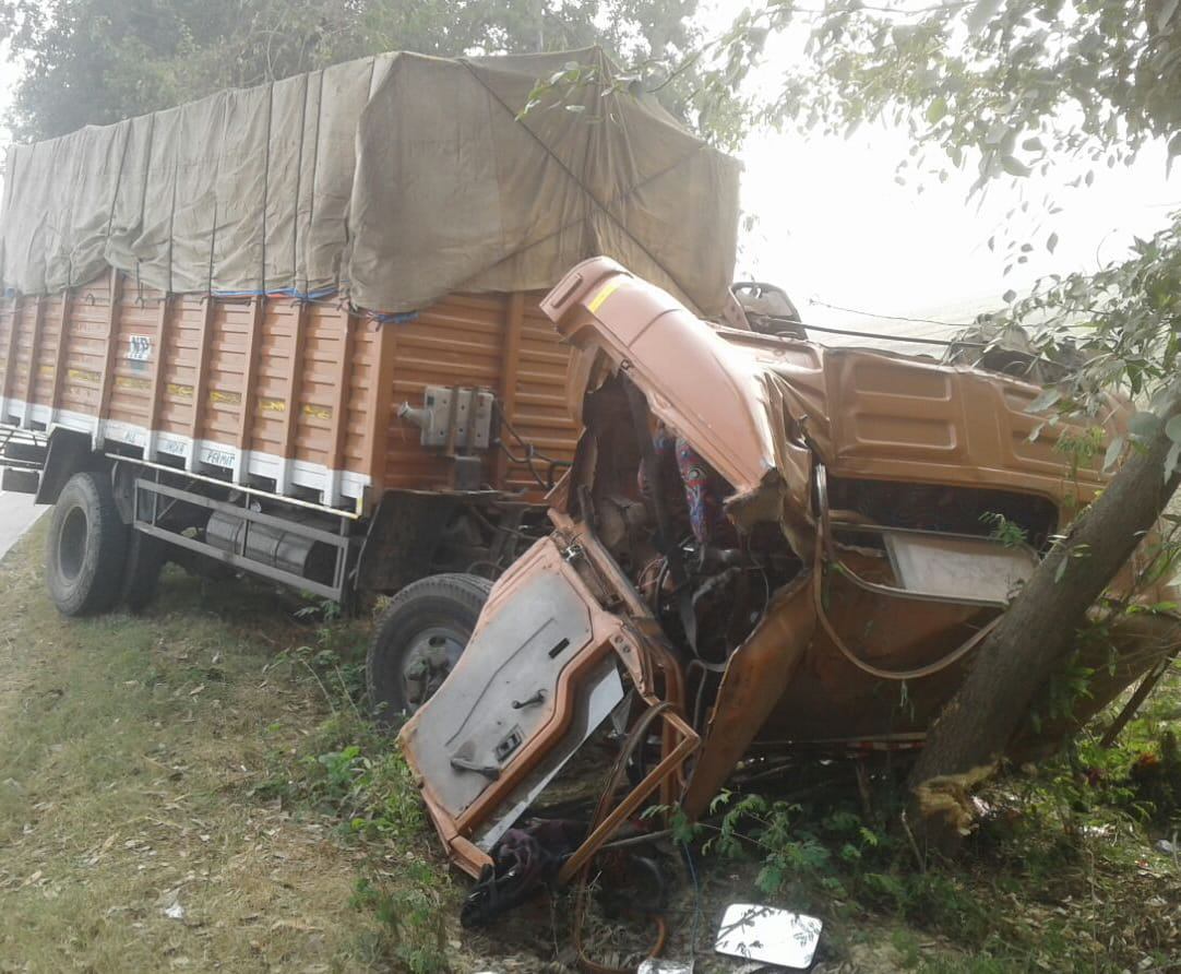 in accident mini truck driver died
