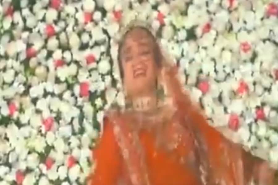 aparna yadav performance on a song of film padmavati.