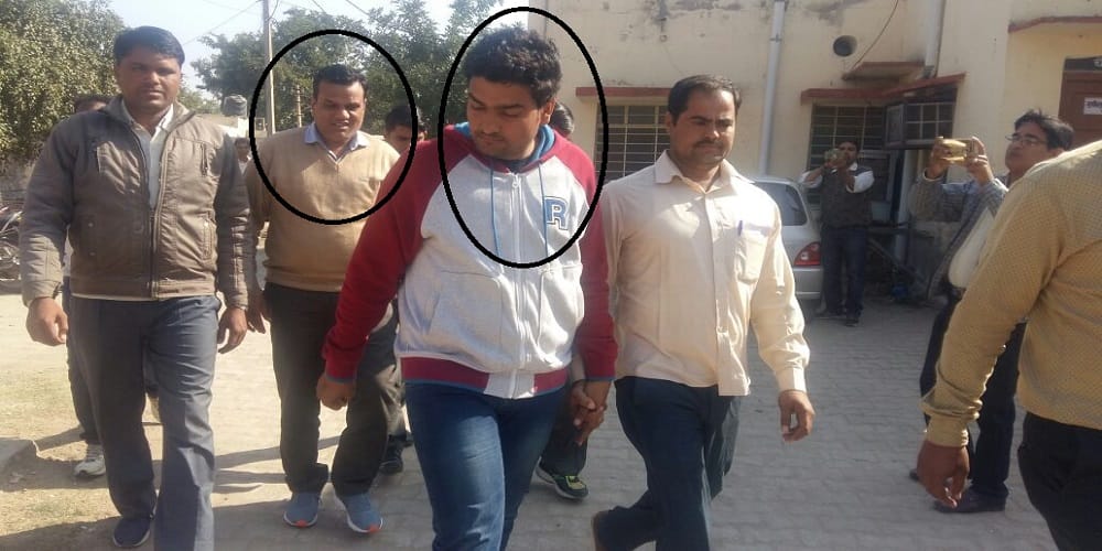 Acb rajasthan trap a police inspector and his broker taking  bribe in bharatpur