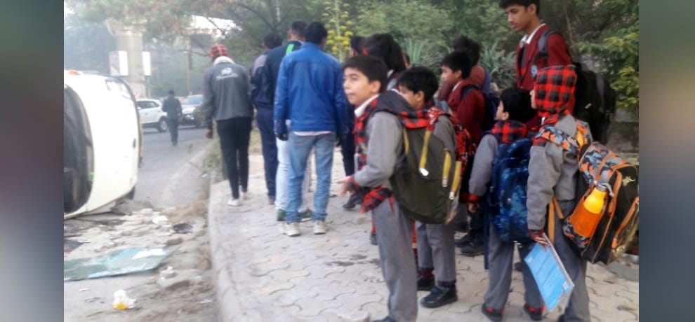 school bus full of children overturned in noida, many got injured