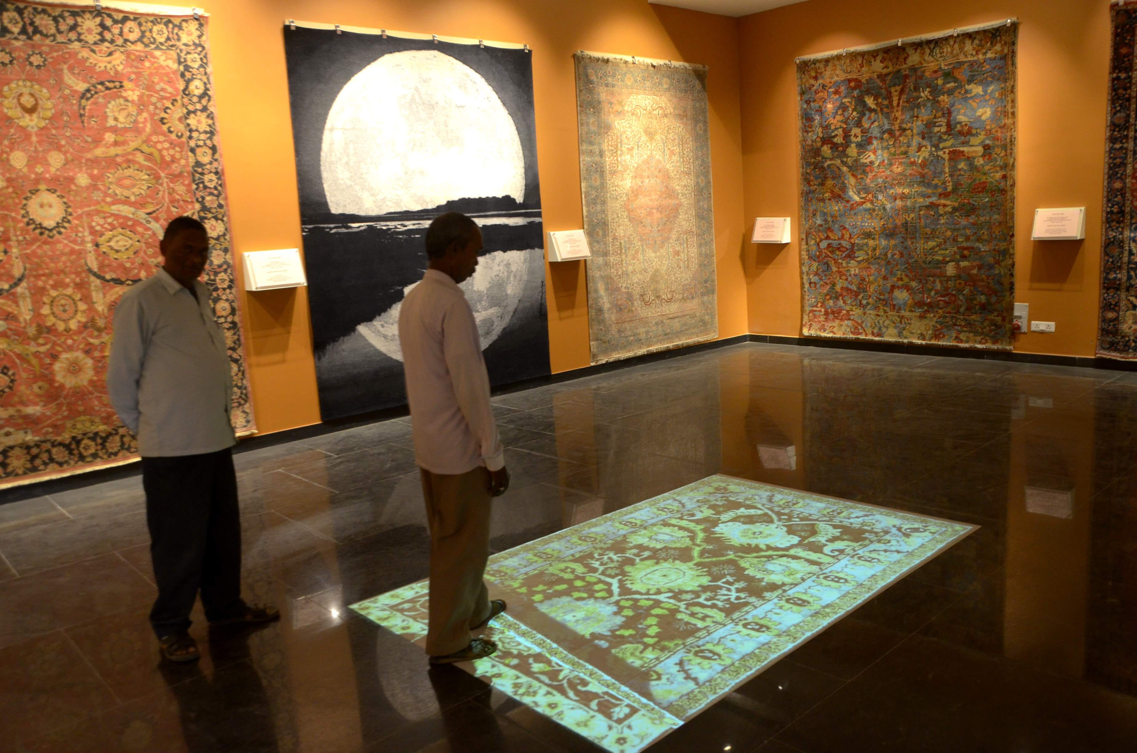 dindayal hastkala sankul digital display of carpet